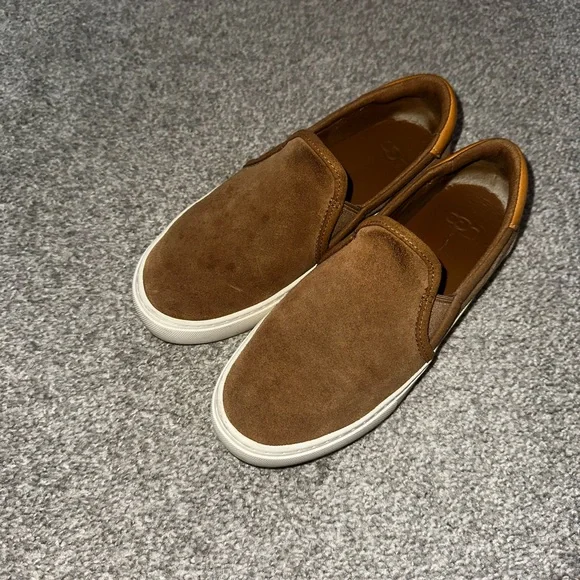Ugg Women’s Slip On - Picture 1 of 4